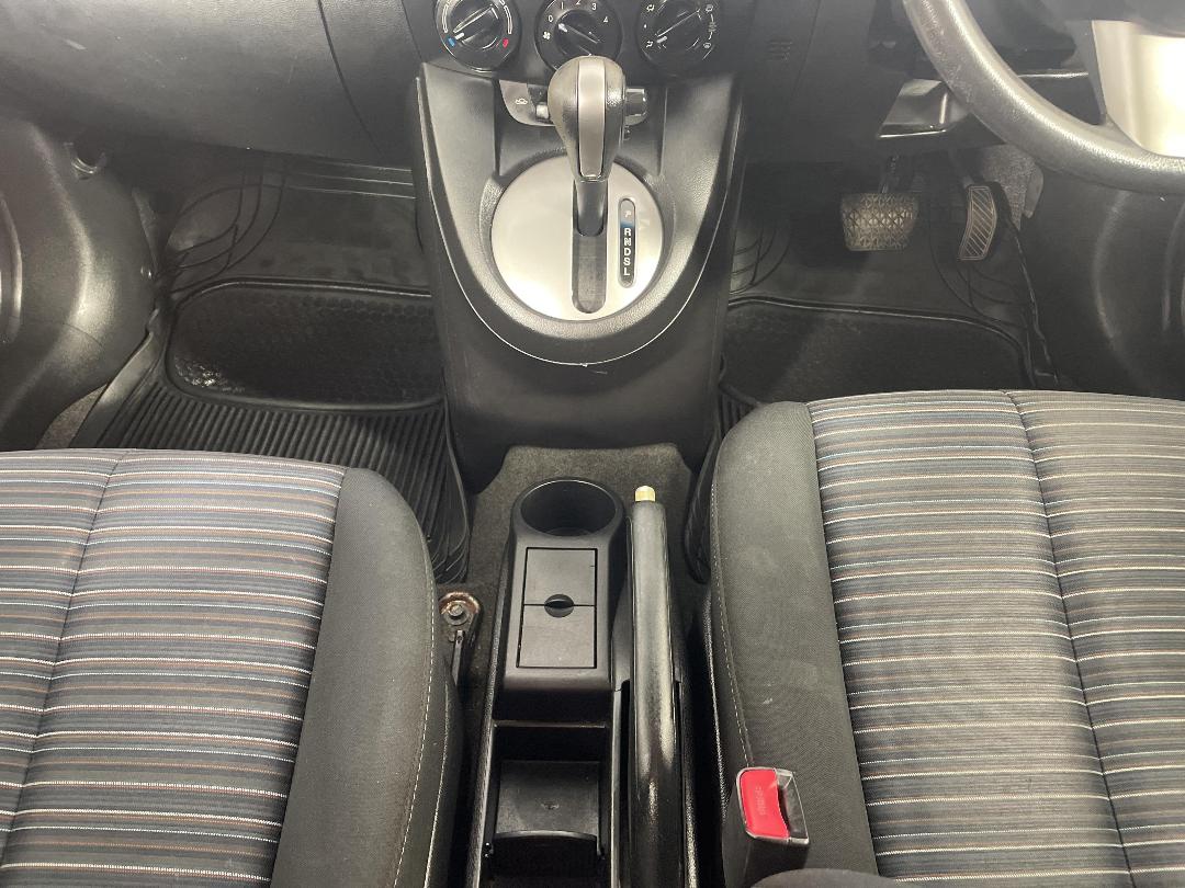 Photo '18' of Mazda Demio