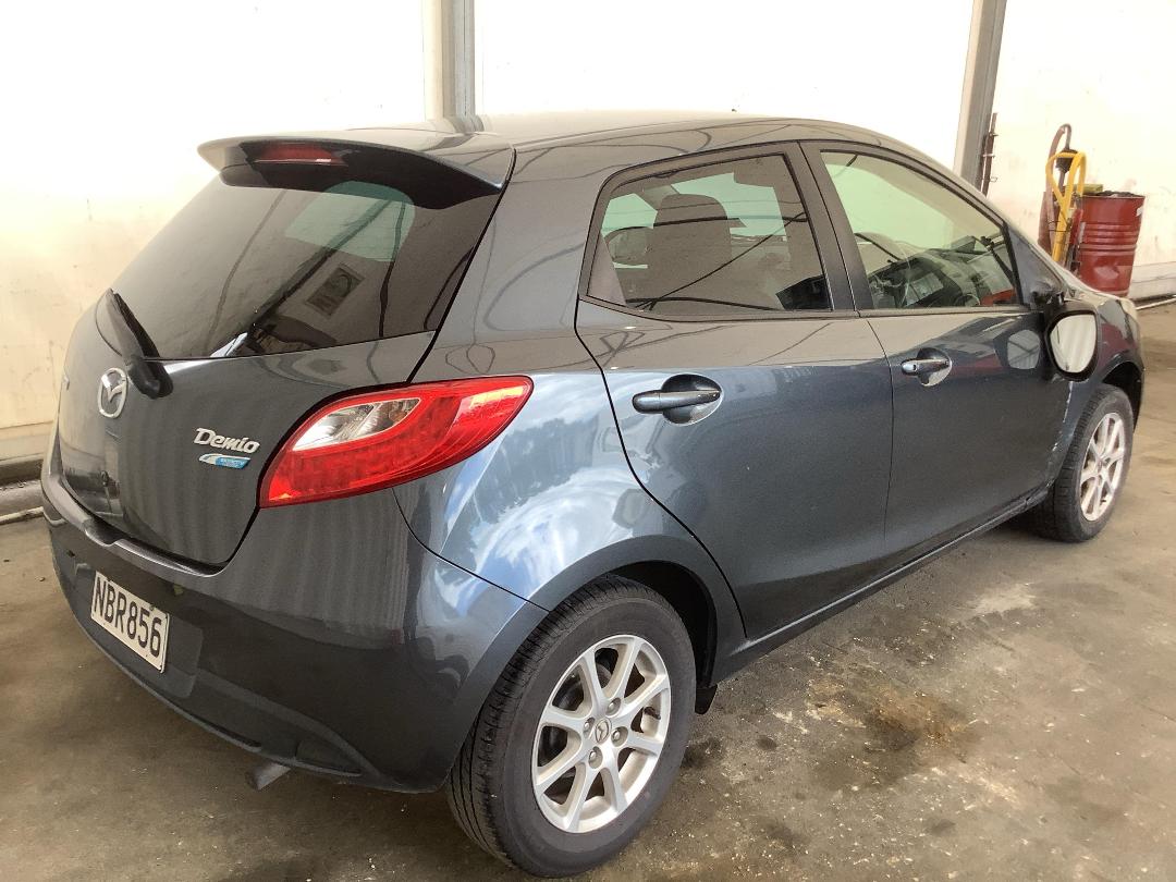 Photo '4' of Mazda Demio Photo '4' of Mazda Demio