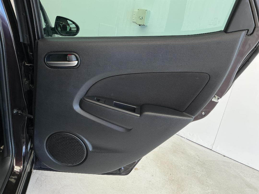 Photo '19' of Mazda Demio