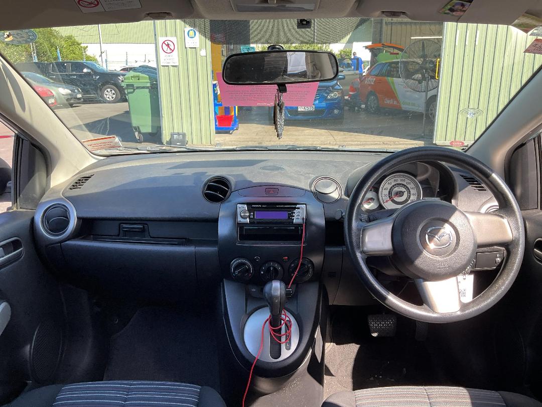 Photo '10' of Mazda Demio