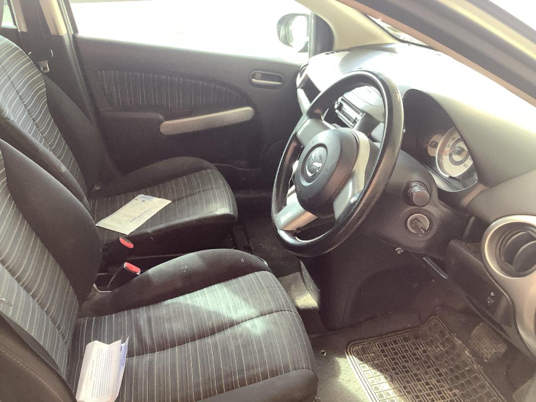 Photo '12' of Mazda Demio