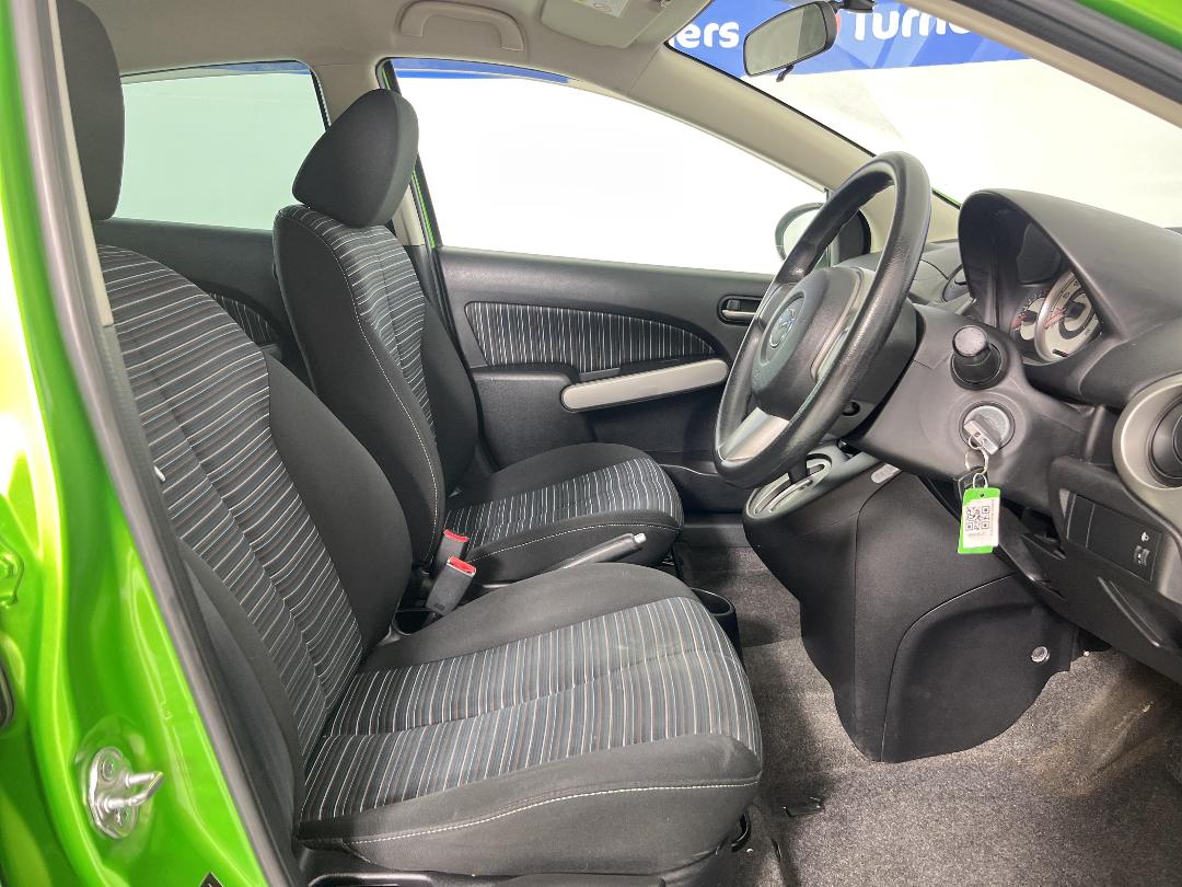 Photo '16' of Mazda Demio