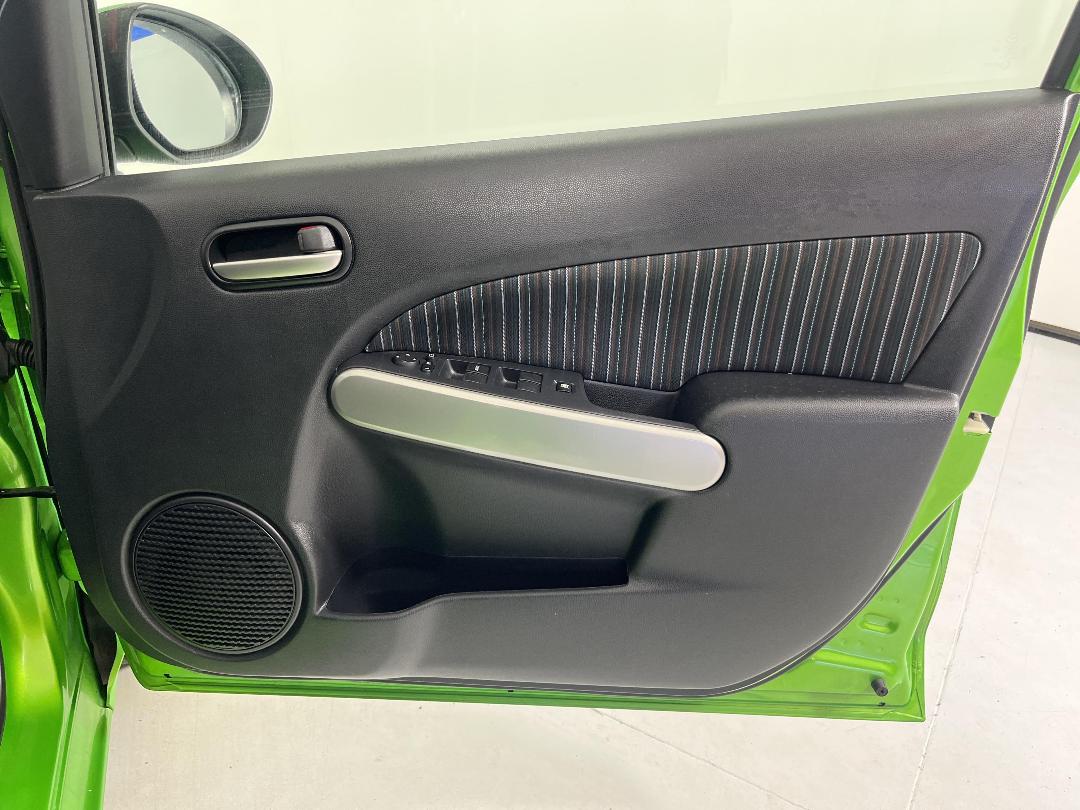 Photo '15' of Mazda Demio