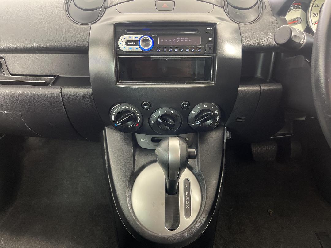 Photo '18' of Mazda Demio