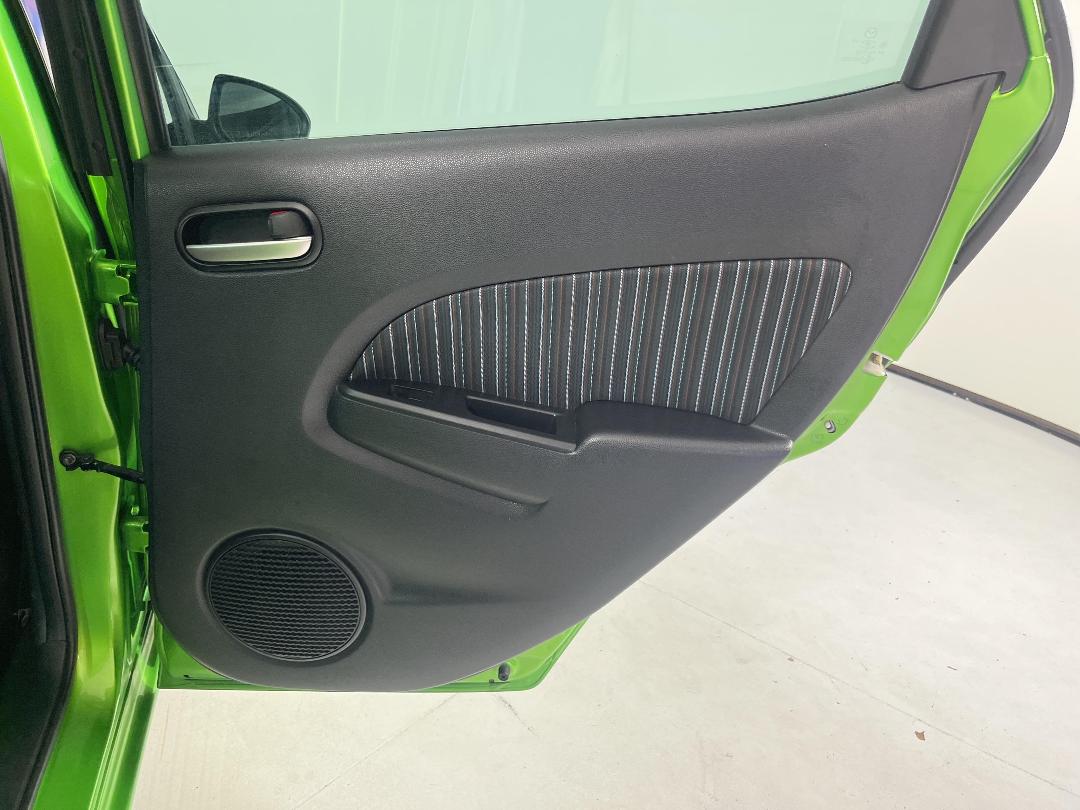 Photo '19' of Mazda Demio