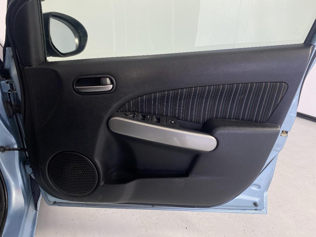 Photo '15' of Mazda Demio Photo '15' of Mazda Demio