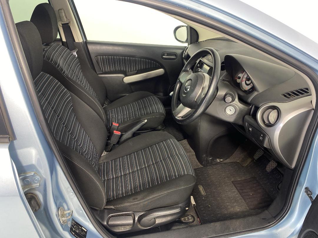 Photo '16' of Mazda Demio Photo '16' of Mazda Demio