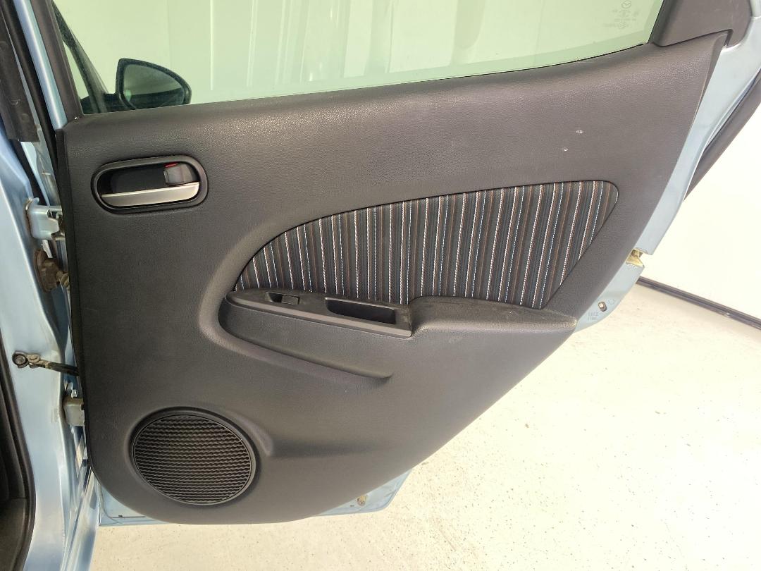 Photo '19' of Mazda Demio Photo '19' of Mazda Demio