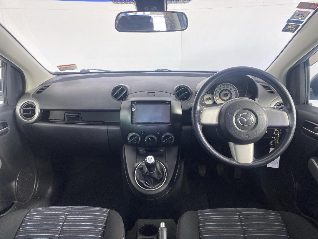 Photo '17' of Mazda Demio Photo '17' of Mazda Demio