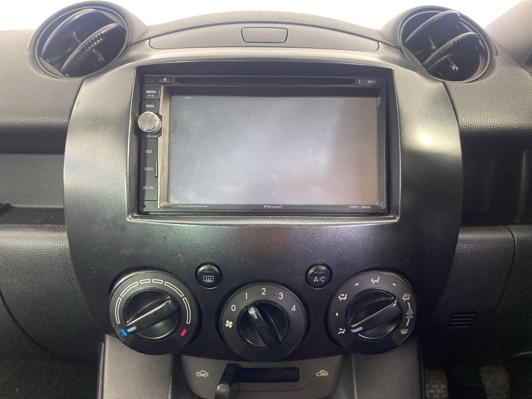 Photo '18' of Mazda Demio Photo '18' of Mazda Demio