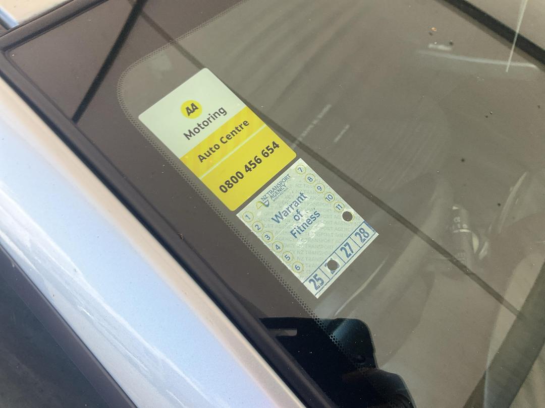 Photo '23' of Mazda Demio