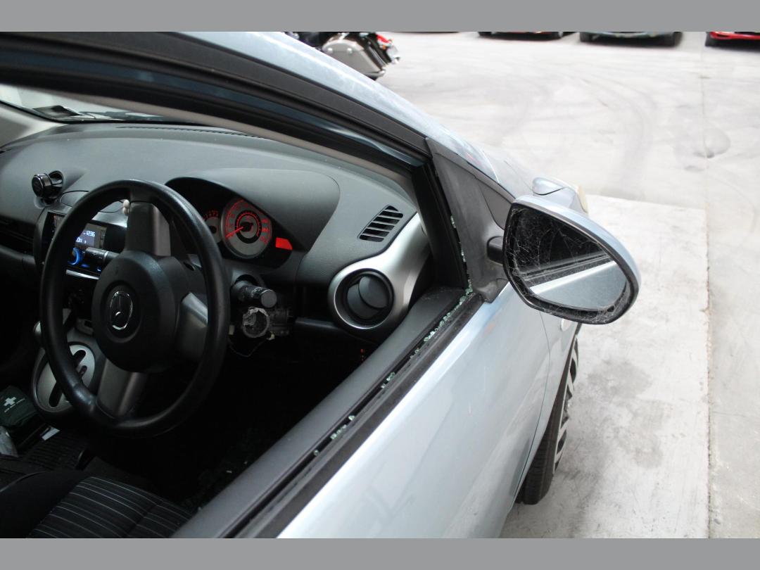 Photo '10' of Mazda Demio