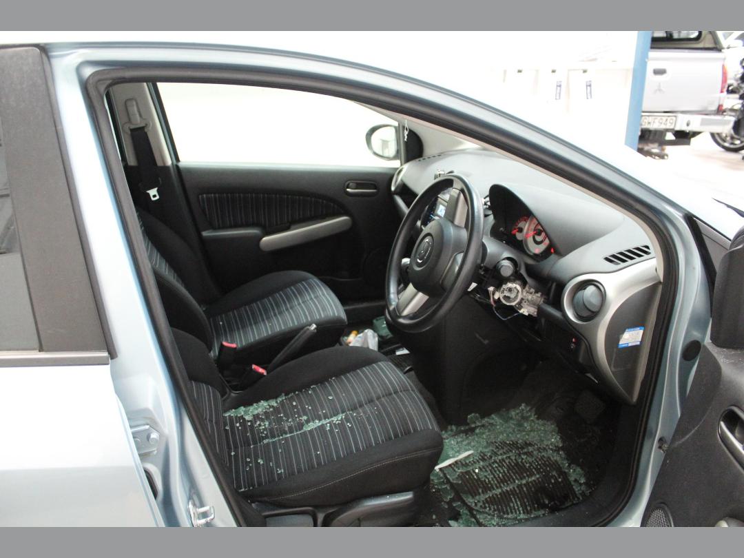 Photo '11' of Mazda Demio