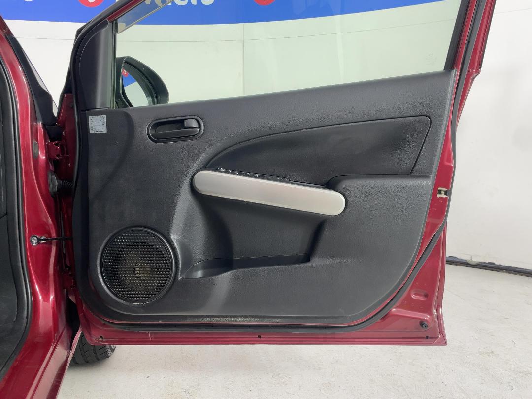 Photo '15' of Mazda Demio