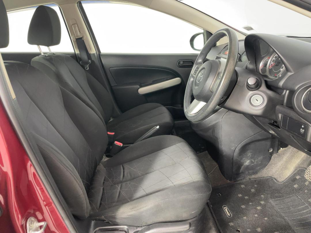 Photo '16' of Mazda Demio