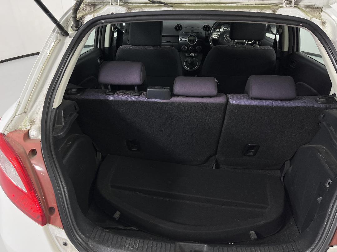 Photo '11' of Mazda Mazda2 Sport Photo '11' of Mazda Mazda2 Sport