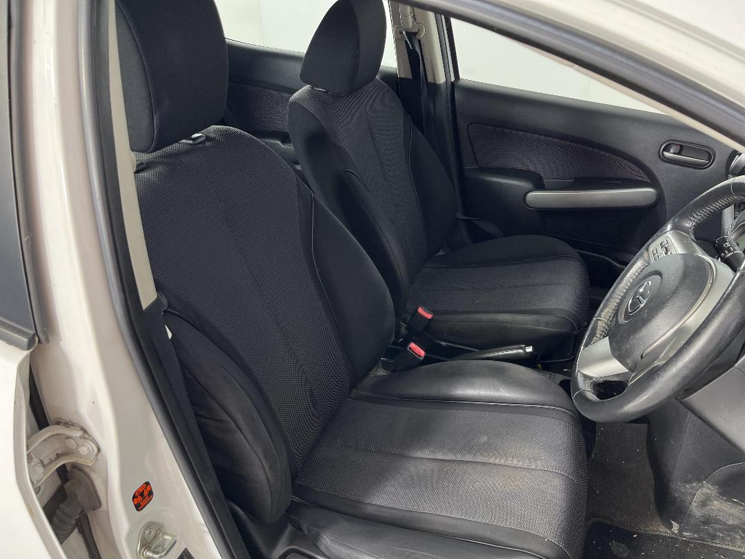 Photo '13' of Mazda Mazda2 Sport Photo '13' of Mazda Mazda2 Sport