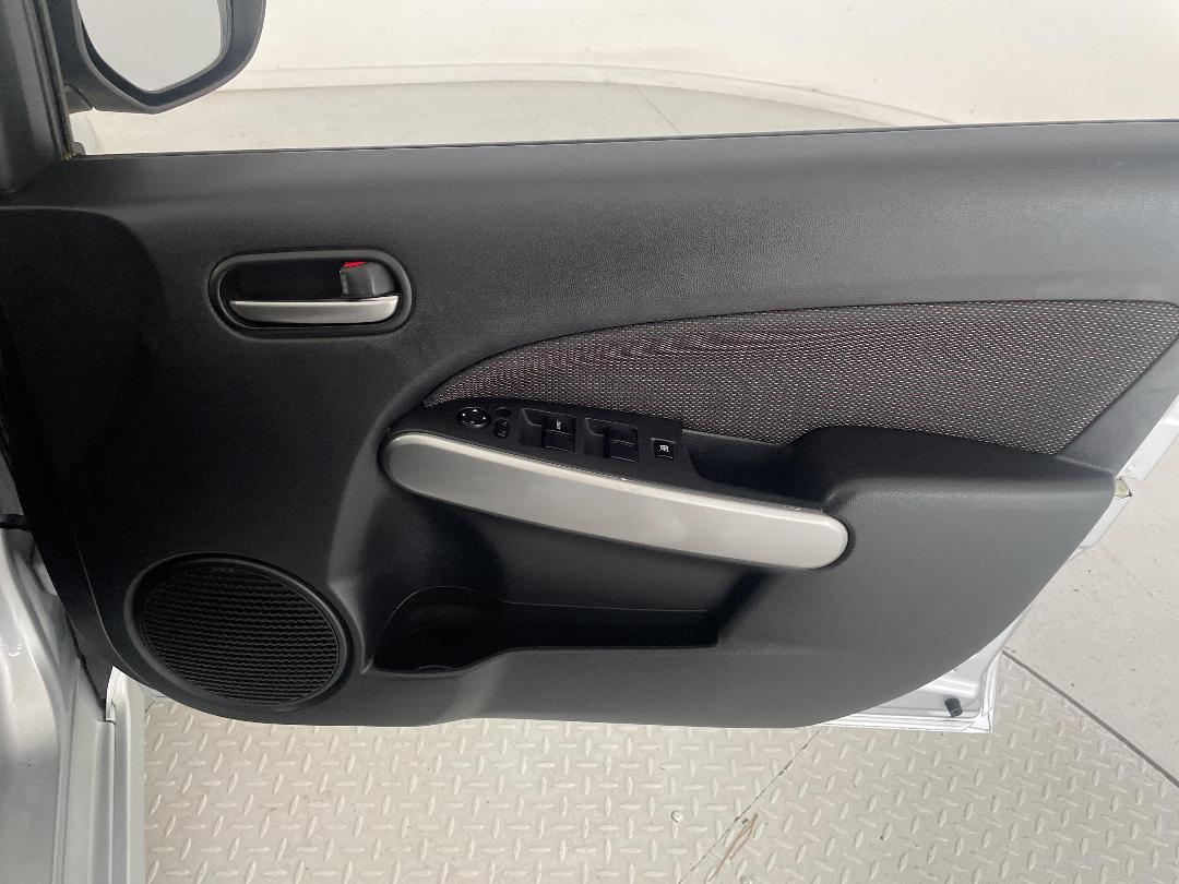 Photo '15' of Mazda Mazda2