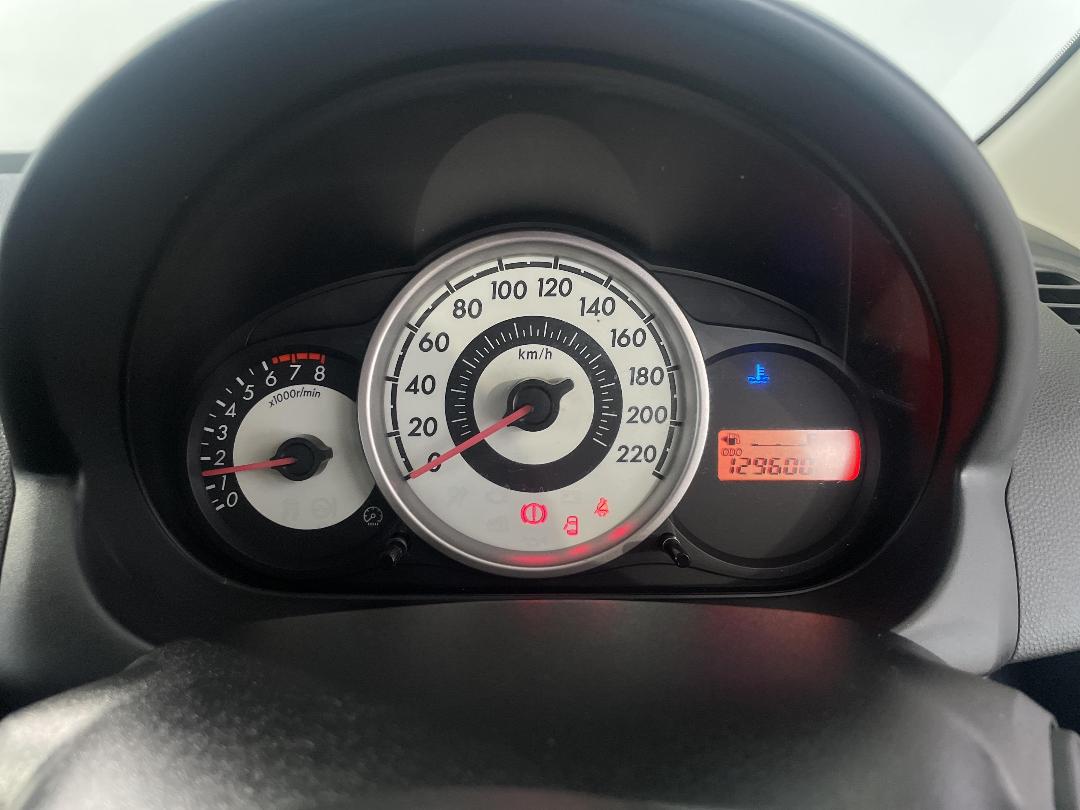 Photo '21' of Mazda Mazda2