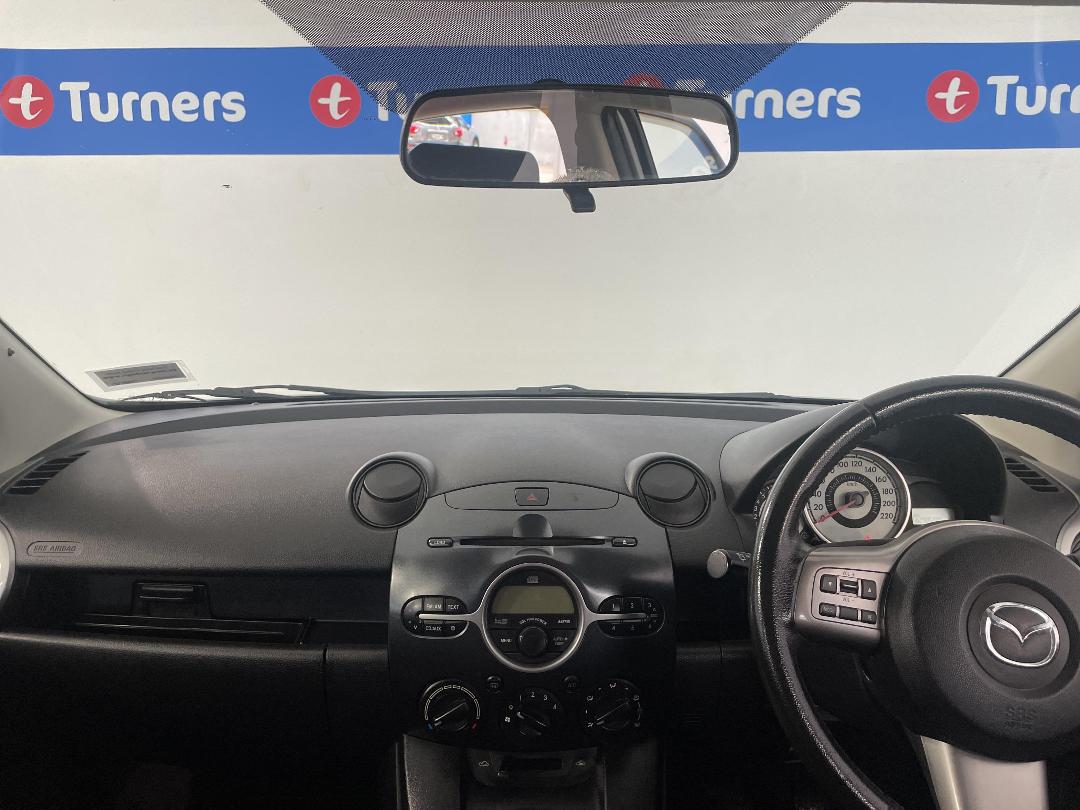 Photo '17' of Mazda Mazda2