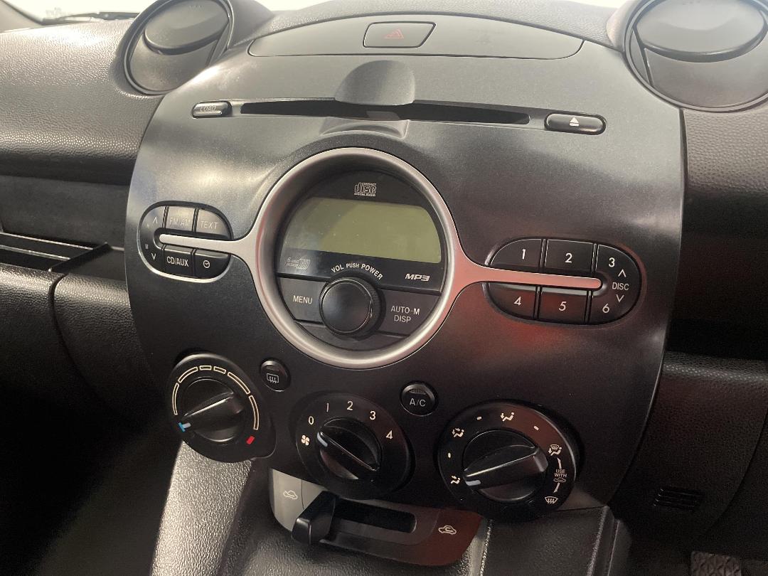 Photo '27' of Mazda Mazda2