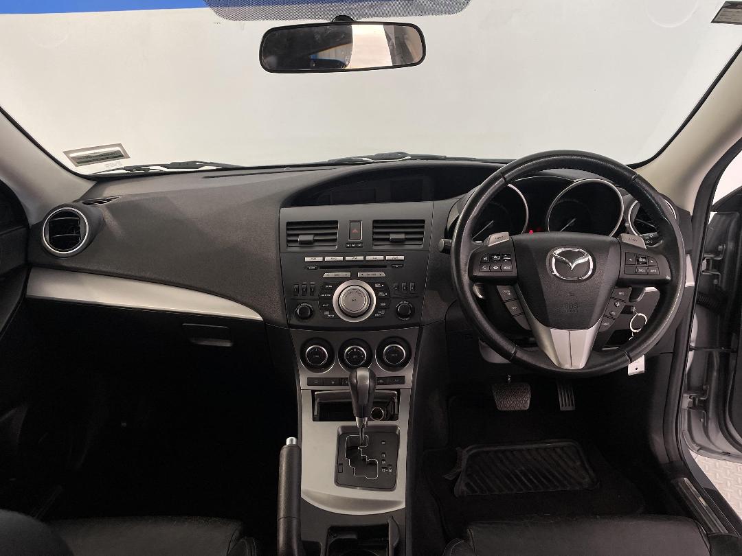 Photo '17' of Mazda Mazda3