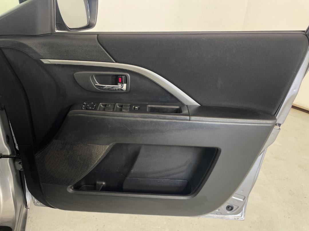 Photo '15' of Mazda Premacy