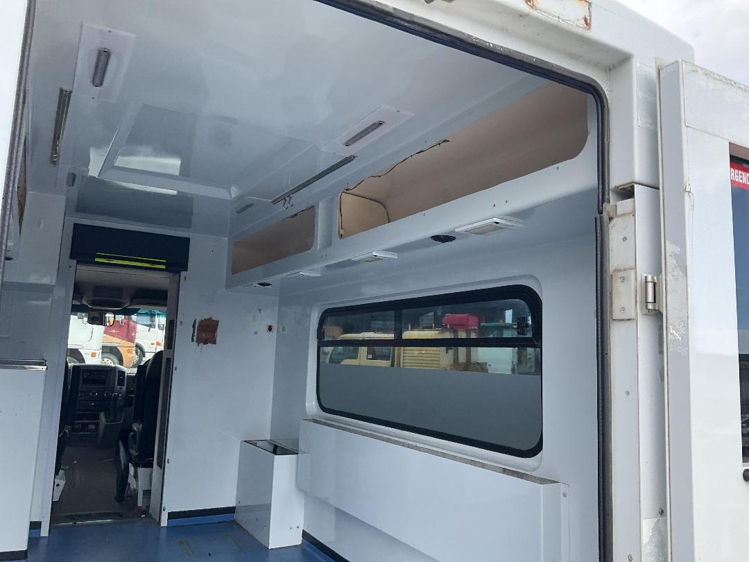 Photo '15' of Mercedes Benz Sprinter Van