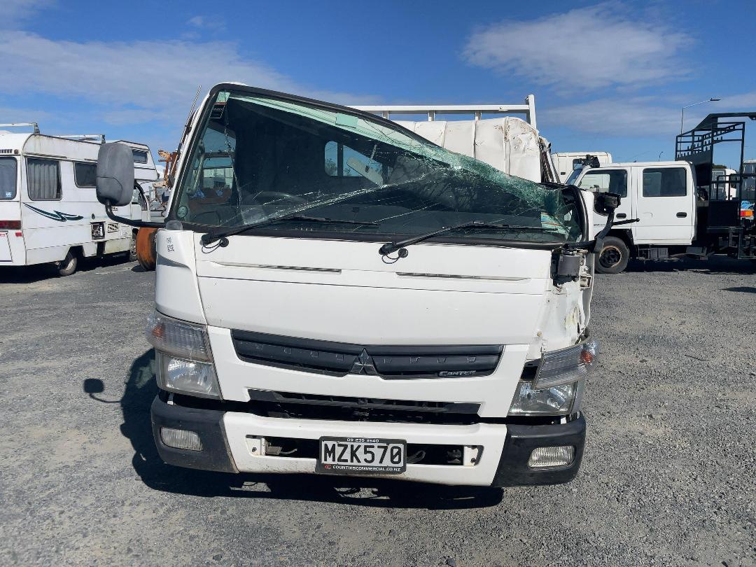 Photo '10' of Mitsubishi Canter Flat Deck