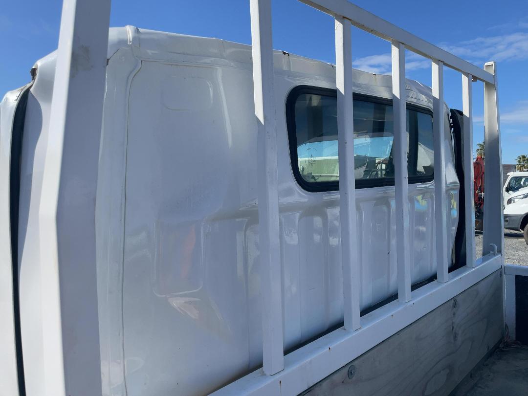 Photo '27' of Mitsubishi Canter Flat Deck