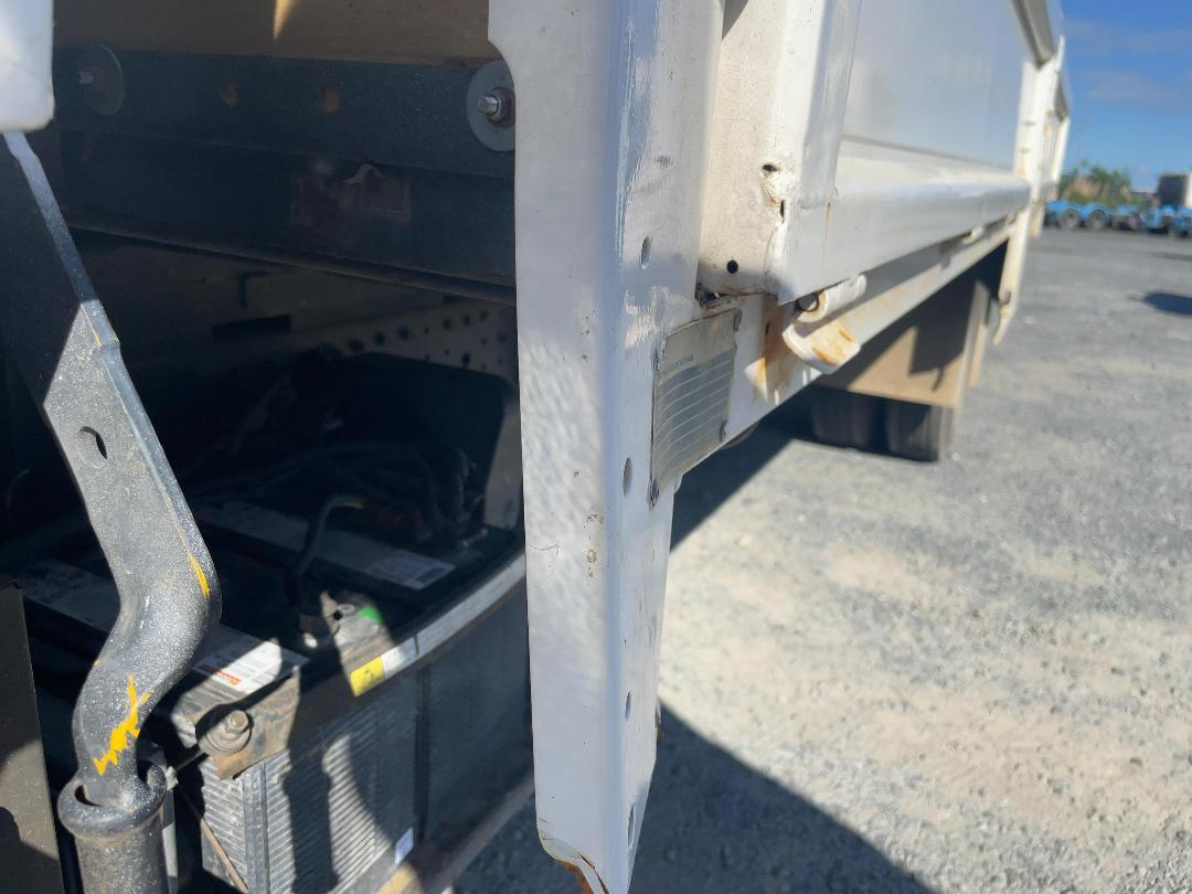 Photo '28' of Mitsubishi Canter Flat Deck