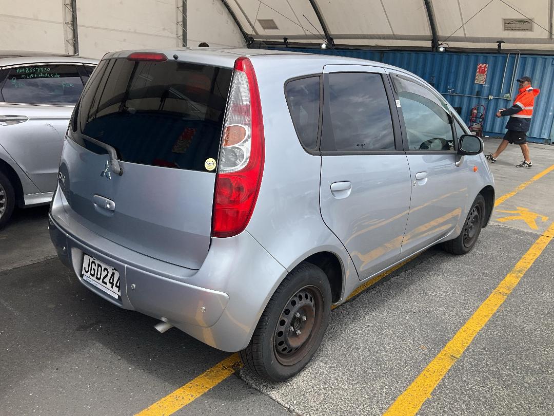 Photo '4' of Mitsubishi Colt LS