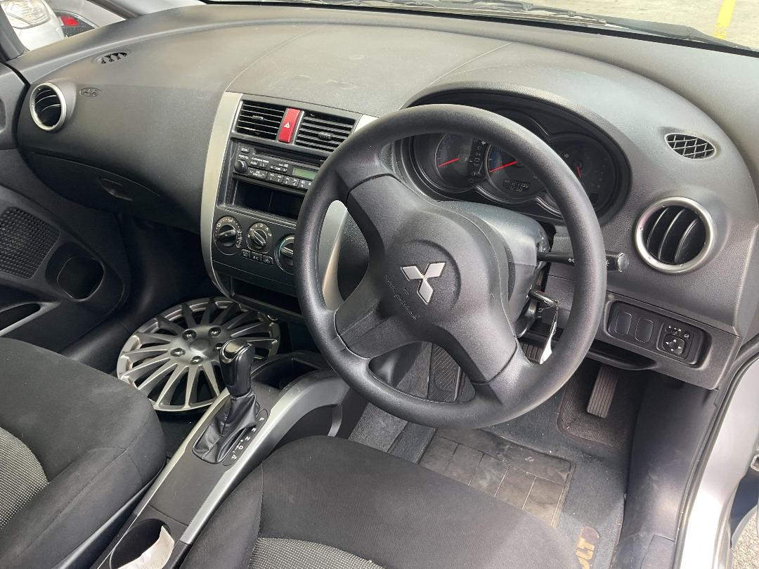 Photo '13' of Mitsubishi Colt LS