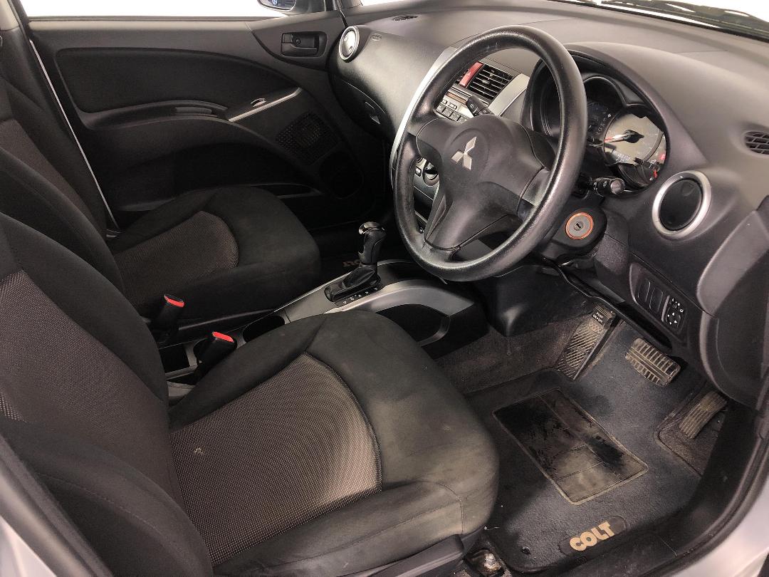 Photo '16' of Mitsubishi Colt Photo '16' of Mitsubishi Colt