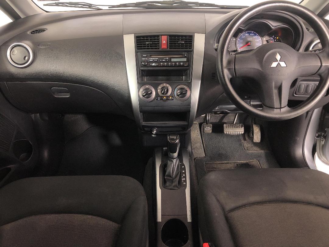 Photo '17' of Mitsubishi Colt Photo '17' of Mitsubishi Colt