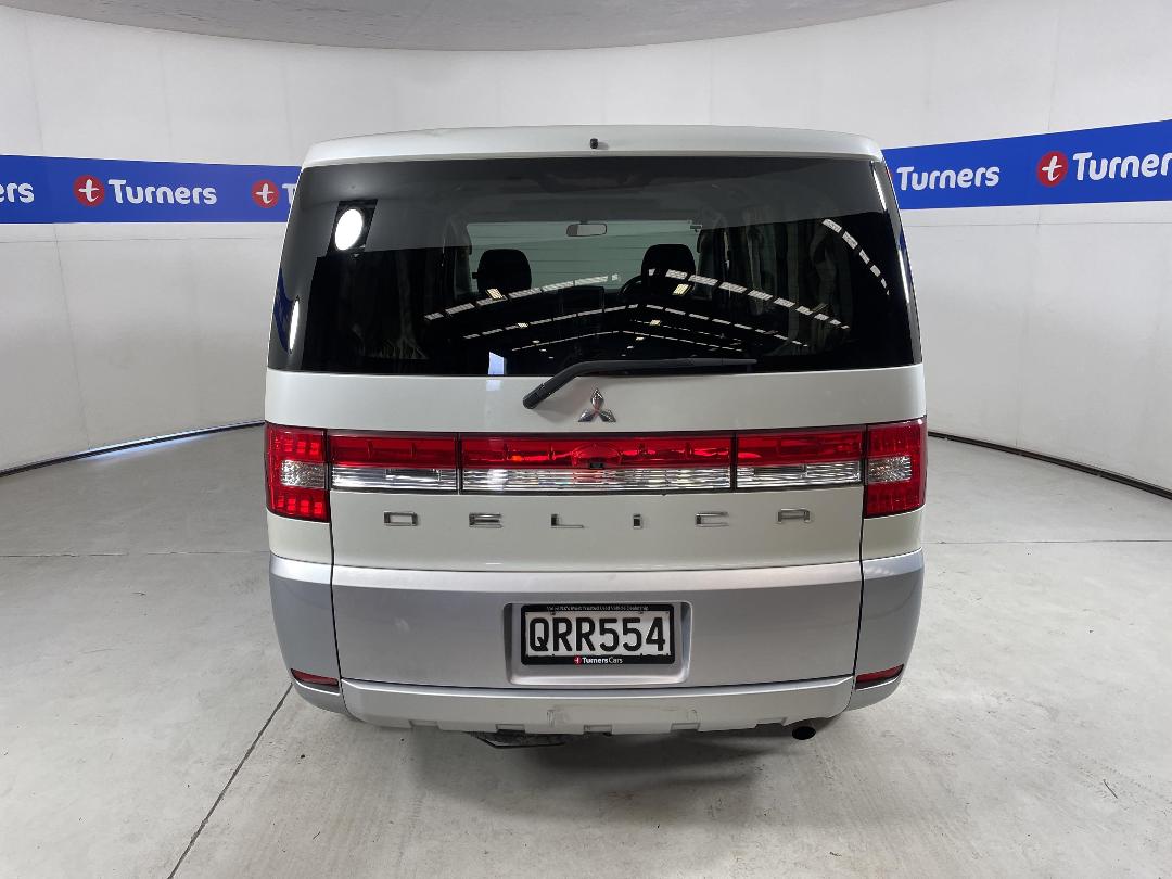 Photo '6' of Mitsubishi Delica