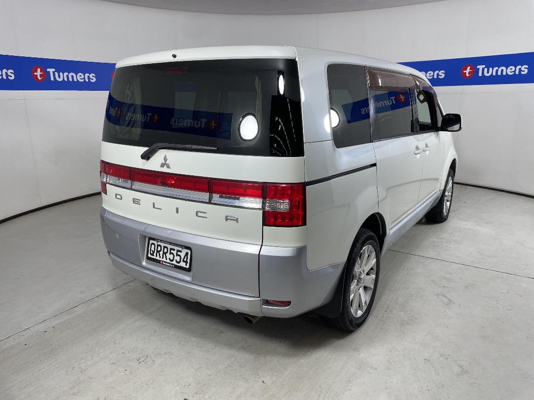 Photo '7' of Mitsubishi Delica