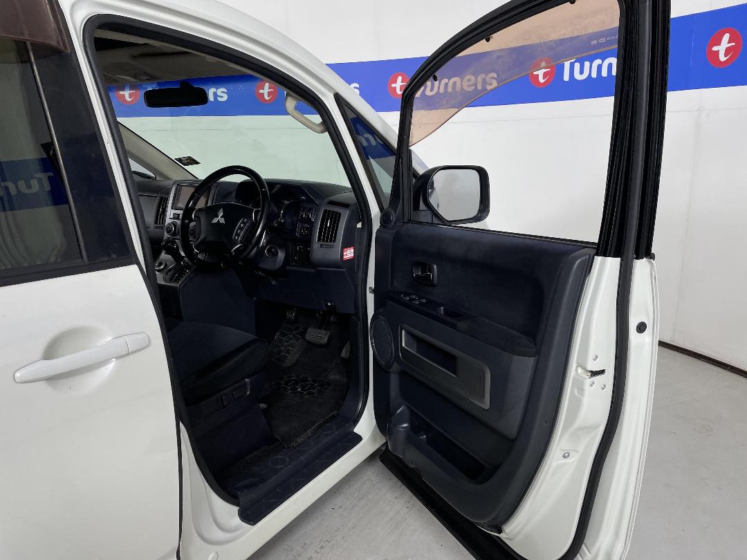 Photo '15' of Mitsubishi Delica