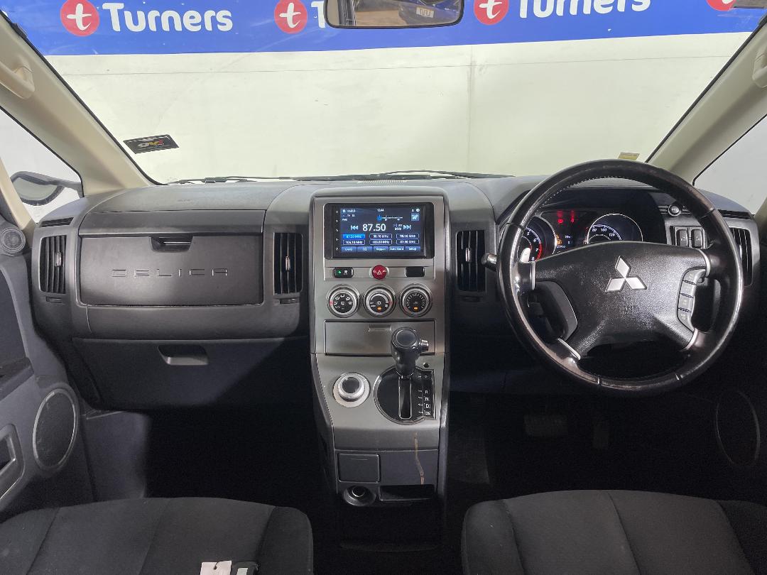 Photo '17' of Mitsubishi Delica