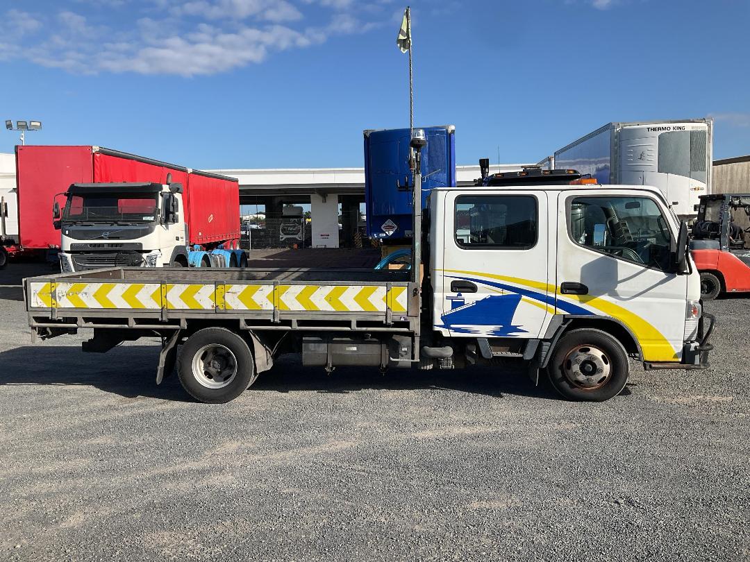 Photo '3' of Mitsubishi Fuso Canter FEW45E2 Flat Deck