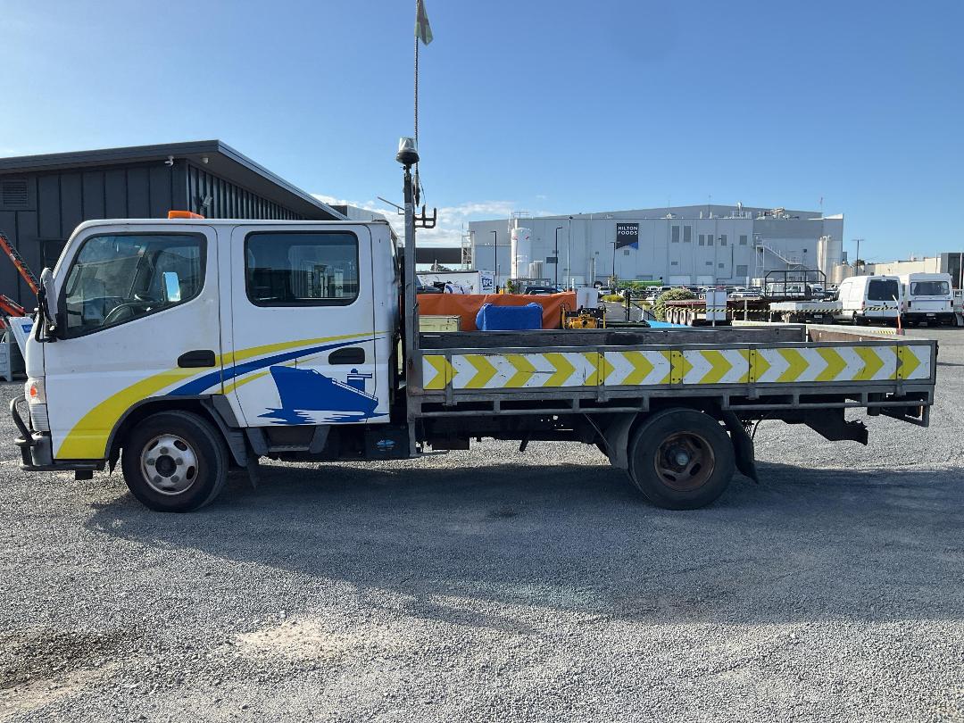 Photo '7' of Mitsubishi Fuso Canter FEW45E2 Flat Deck