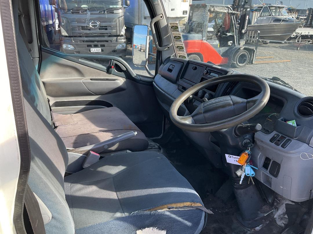 Photo '11' of Mitsubishi Fuso Canter FEW45E2 Flat Deck