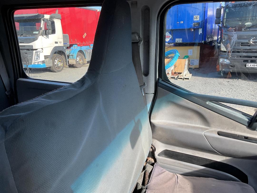 Photo '17' of Mitsubishi Fuso Canter FEW45E2 Flat Deck