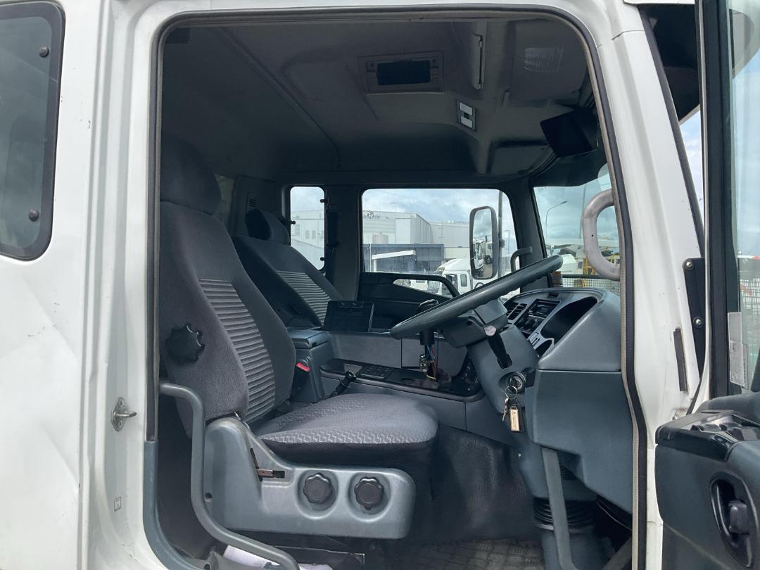 Photo '11' of Mitsubishi Fuso Shogun FV370K8 Curtainsider