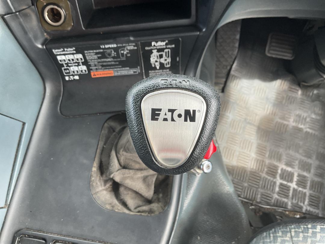 Photo '15' of Mitsubishi Fuso Shogun FV370K8 Curtainsider