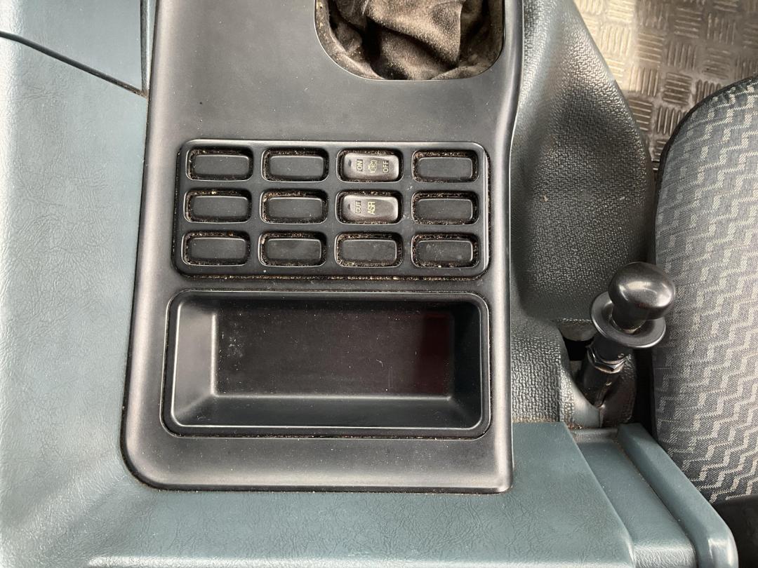 Photo '16' of Mitsubishi Fuso Shogun FV370K8 Curtainsider