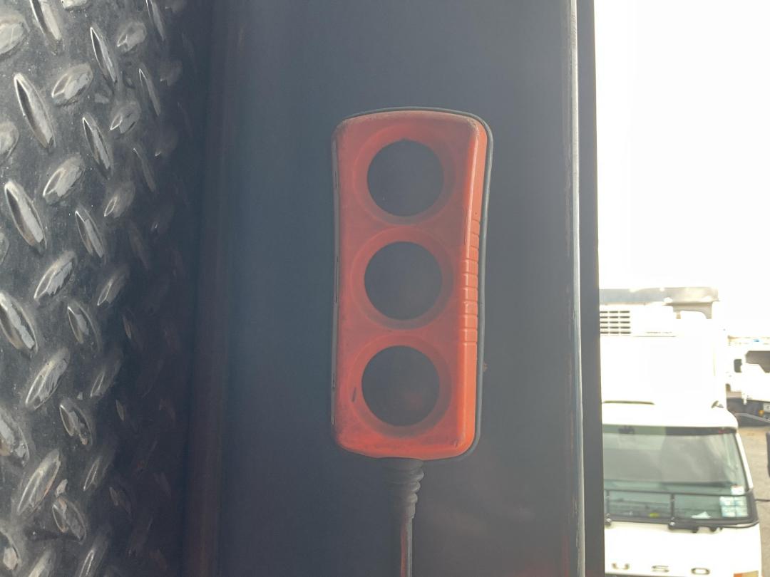 Photo '28' of Mitsubishi Fuso Shogun FV370K8 Curtainsider