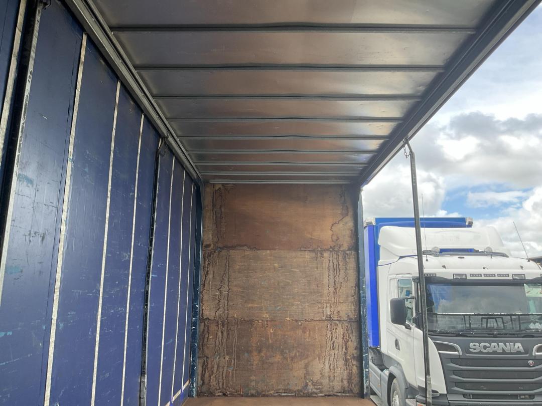 Photo '36' of Mitsubishi Fuso Shogun FV370K8 Curtainsider