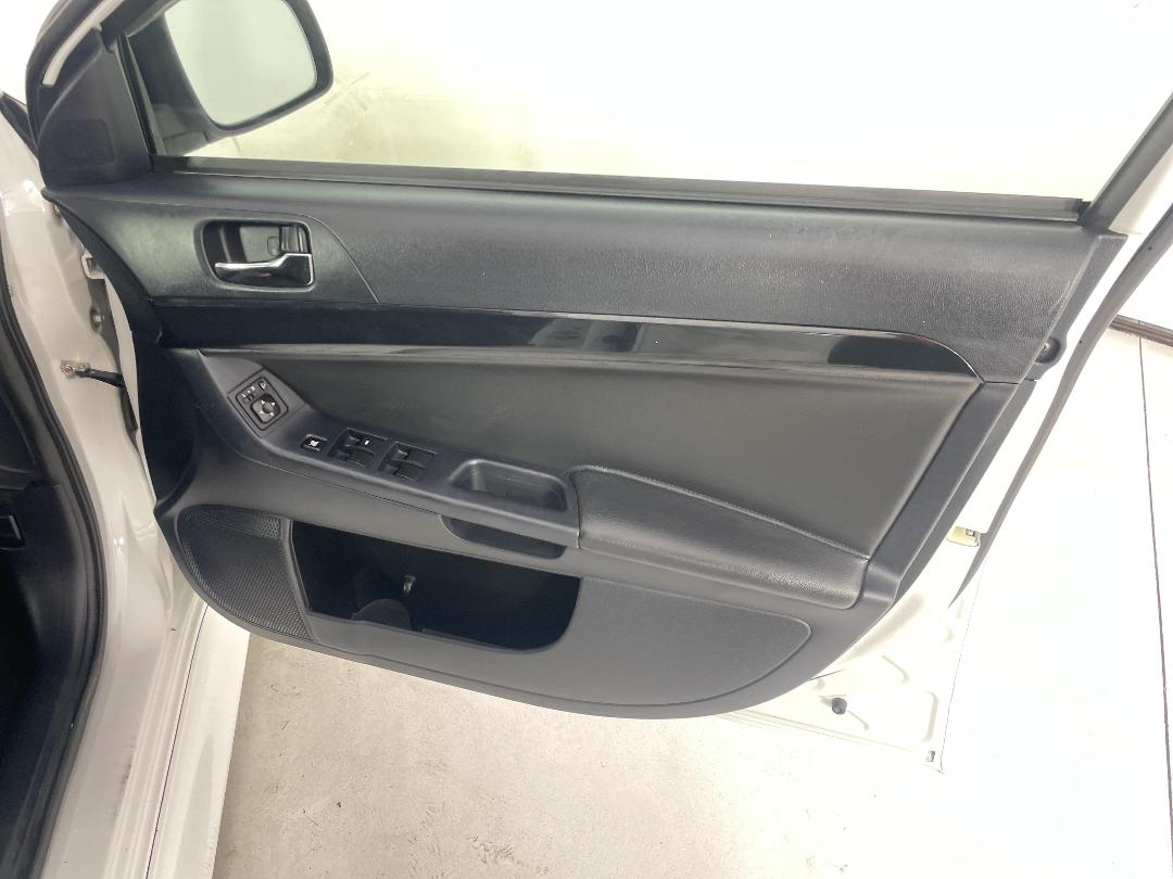 Photo '15' of Mitsubishi Galant Photo '15' of Mitsubishi Galant