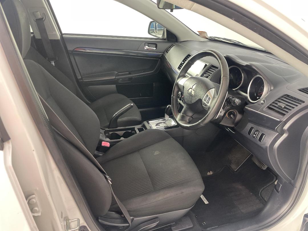 Photo '16' of Mitsubishi Galant Photo '16' of Mitsubishi Galant